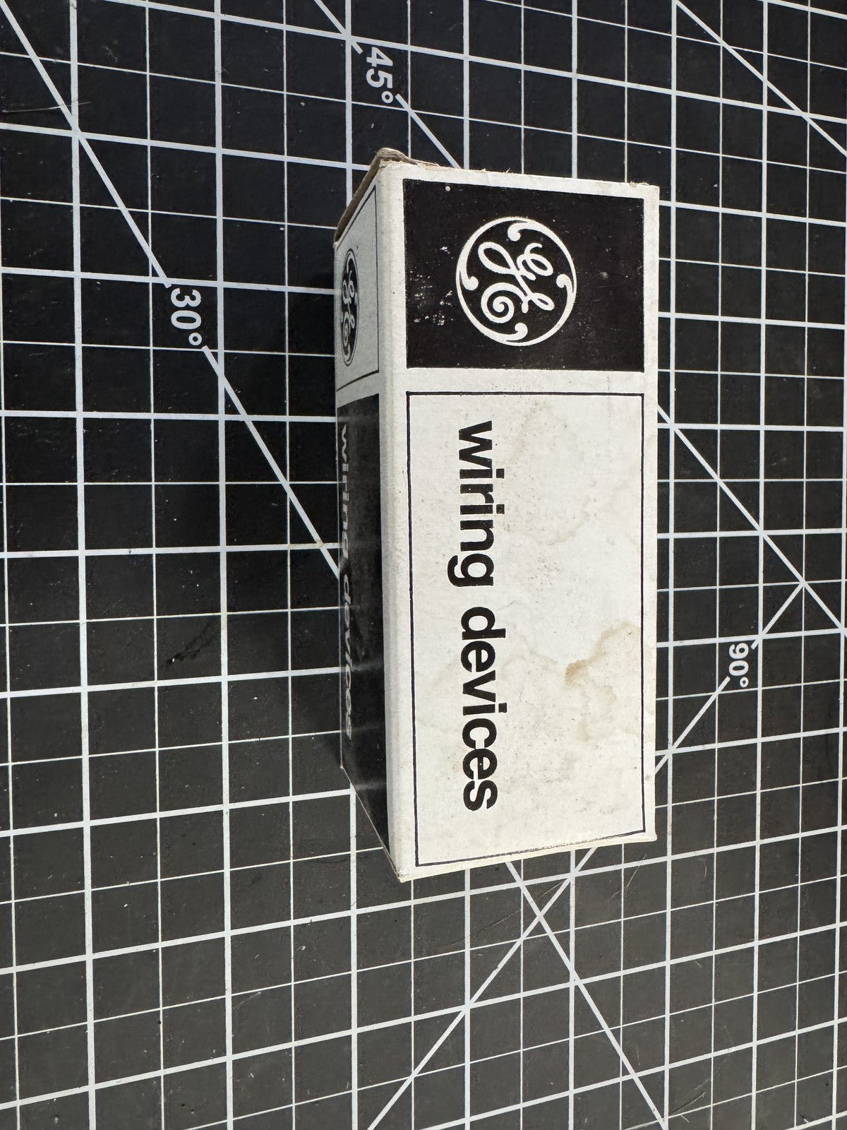 Lot of 7 GE Ivory Single Pole Block Switches B 3121-2G – NOS 15A 120/277V