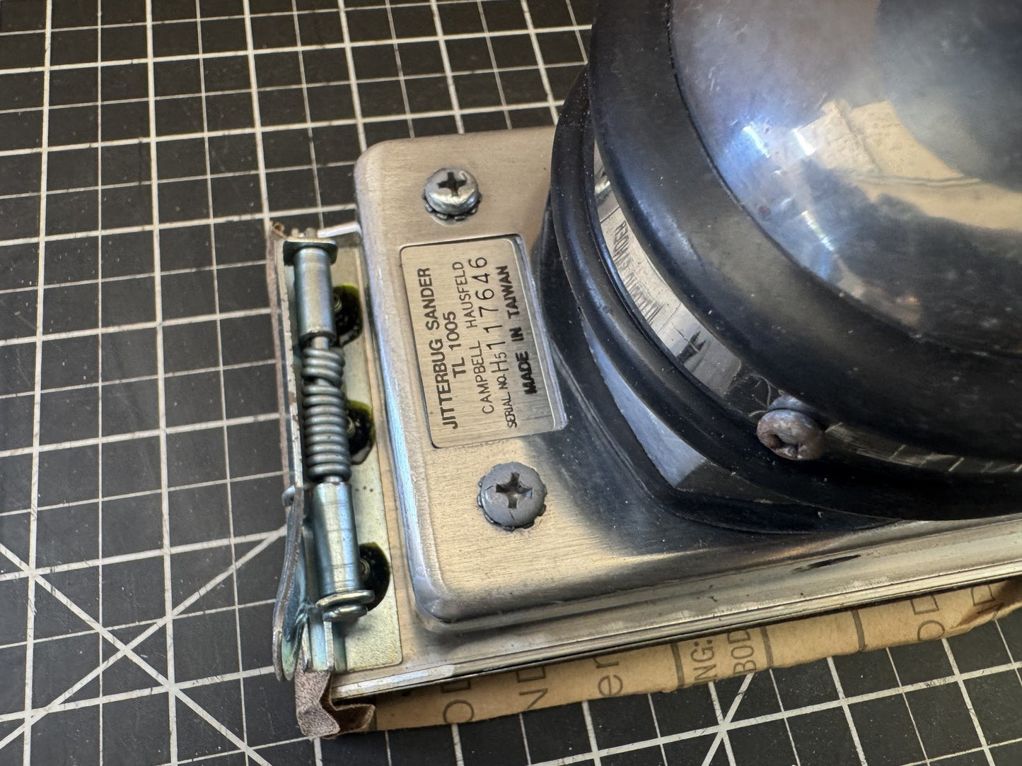 Campbell Hausfeld TL1005 Jitterbug Pneumatic Sander – In Original Box – Taiwan