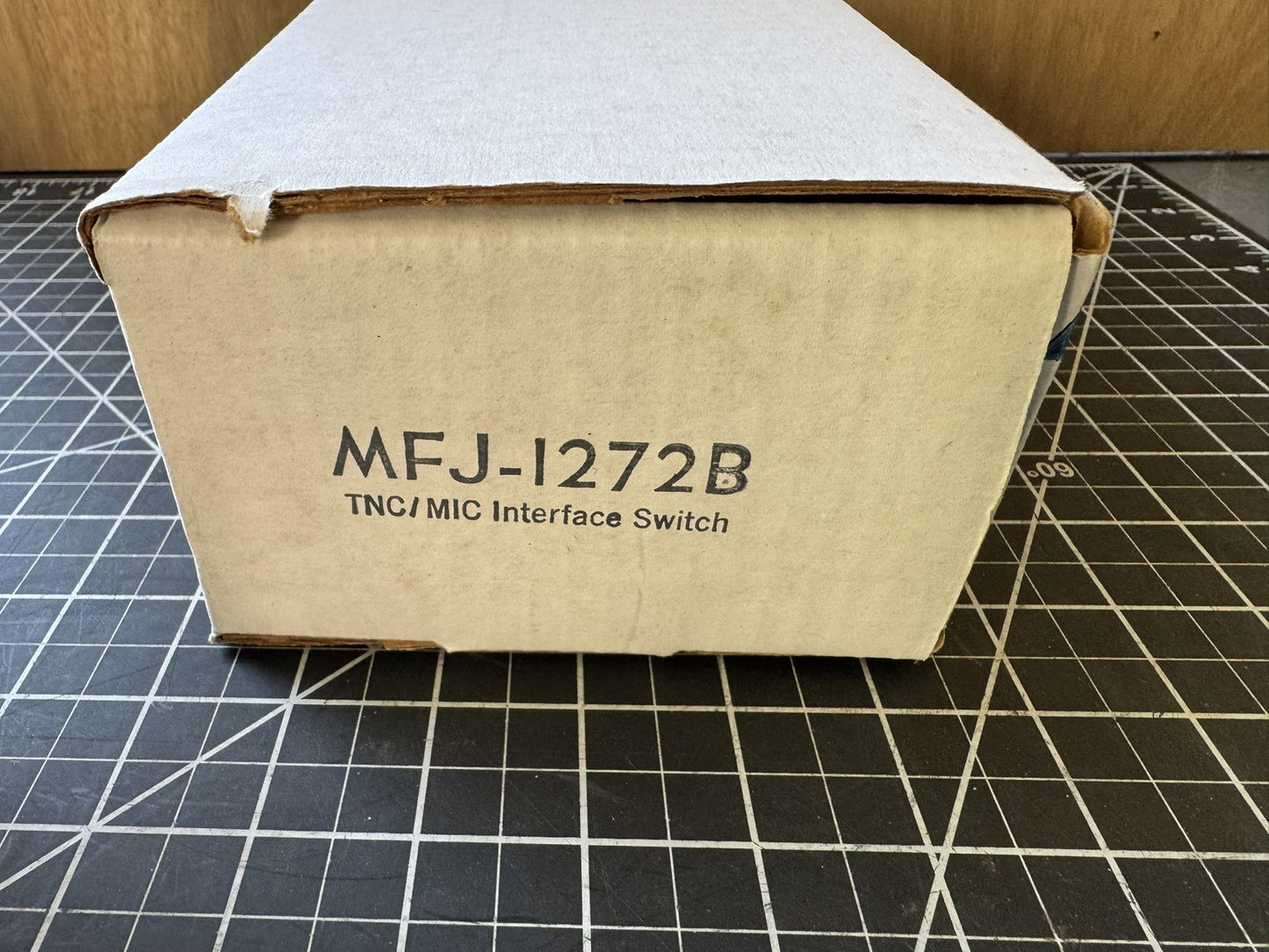 MFJ-1272B TNC/MIC Interface Switch – Old Stock – New in Box