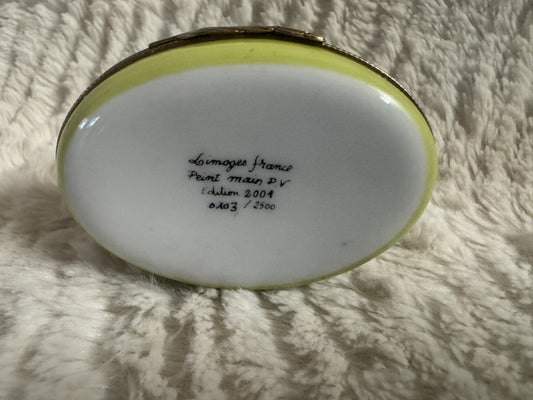 LIMOGES France Peint Main P.V. Porcelain Toucan Bird Trinket Box – Retired