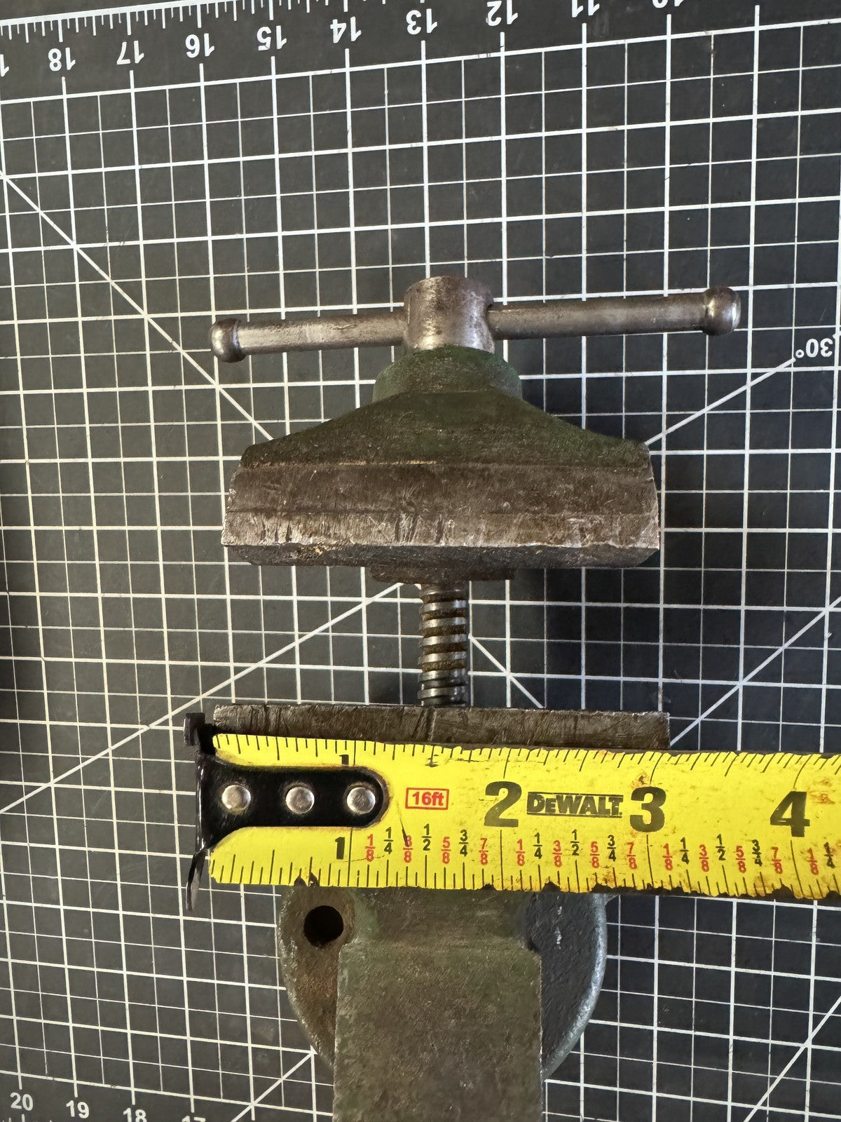 Dunlap Tools Swivel Base Vise – 3-1/4” Jaw, Vintage Green, w/ Anvil
