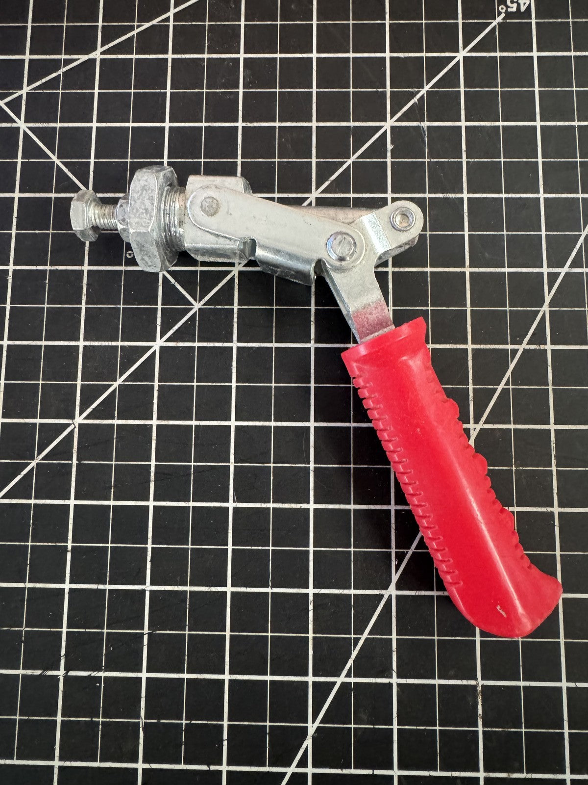 Straight Line Clamp GH-36204M – Through-Hole Base Mounting, Vertical Handle