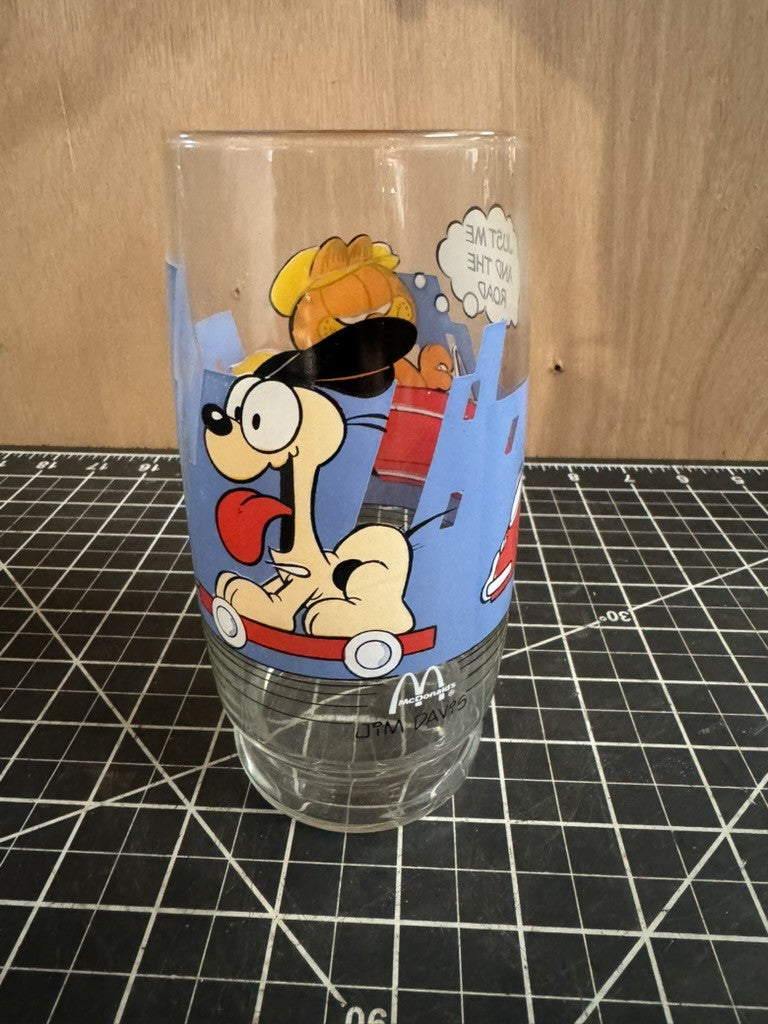 Vintage 1978 Garfield “Just Me and the Road” McDonald’s Drinking Glass