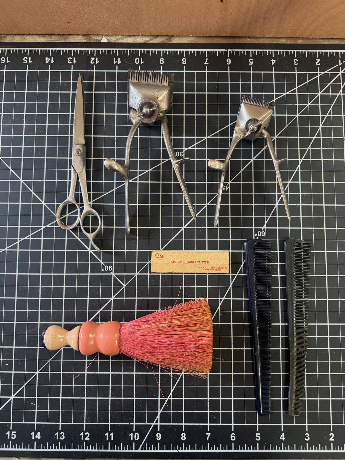 Lot of Vintage Barber Tools – Bressant Manual Clipper, Scissors & Grooming Gear