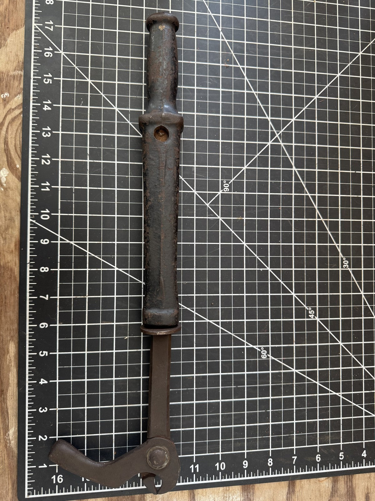 Bridgeport No. 64 Rex Nail Puller – Vintage Cast Iron Nail Pulling Tool