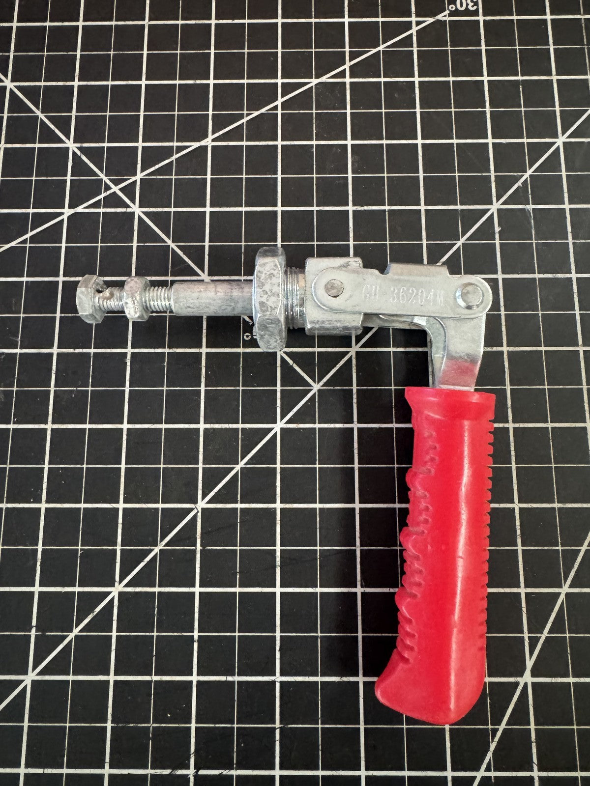 Straight Line Clamp GH-36204M – Through-Hole Base Mounting, Vertical Handle