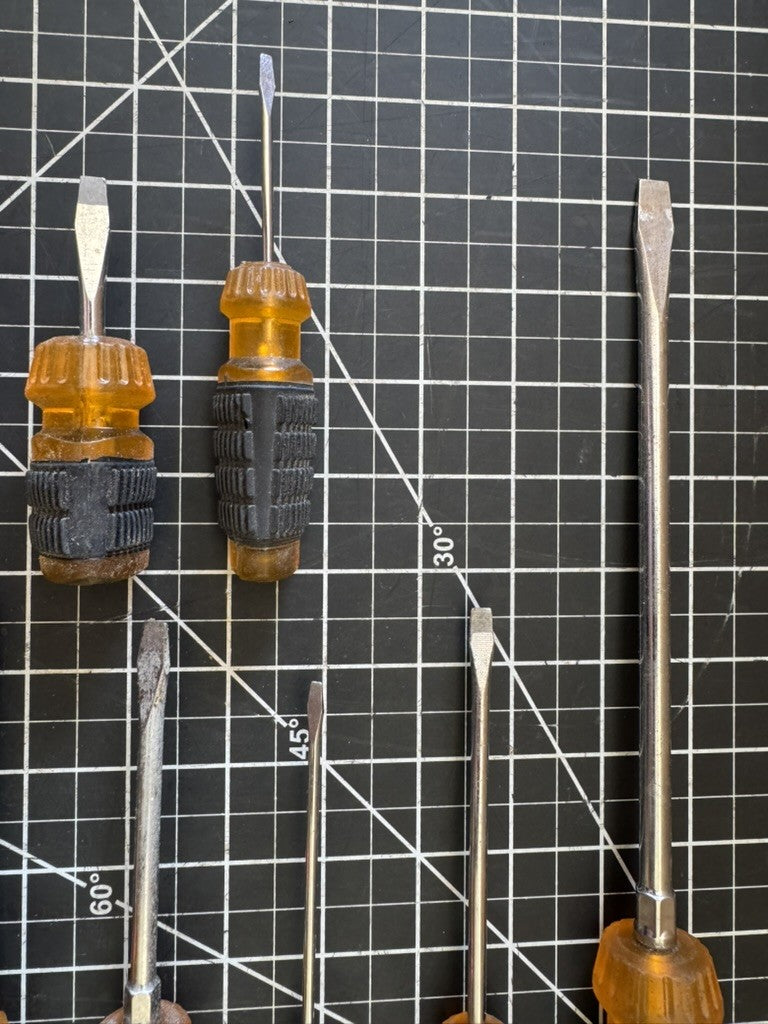 11 Piece Cushion Grip Screwdriver Set – Flathead & Phillips – Likely Pittsburgh