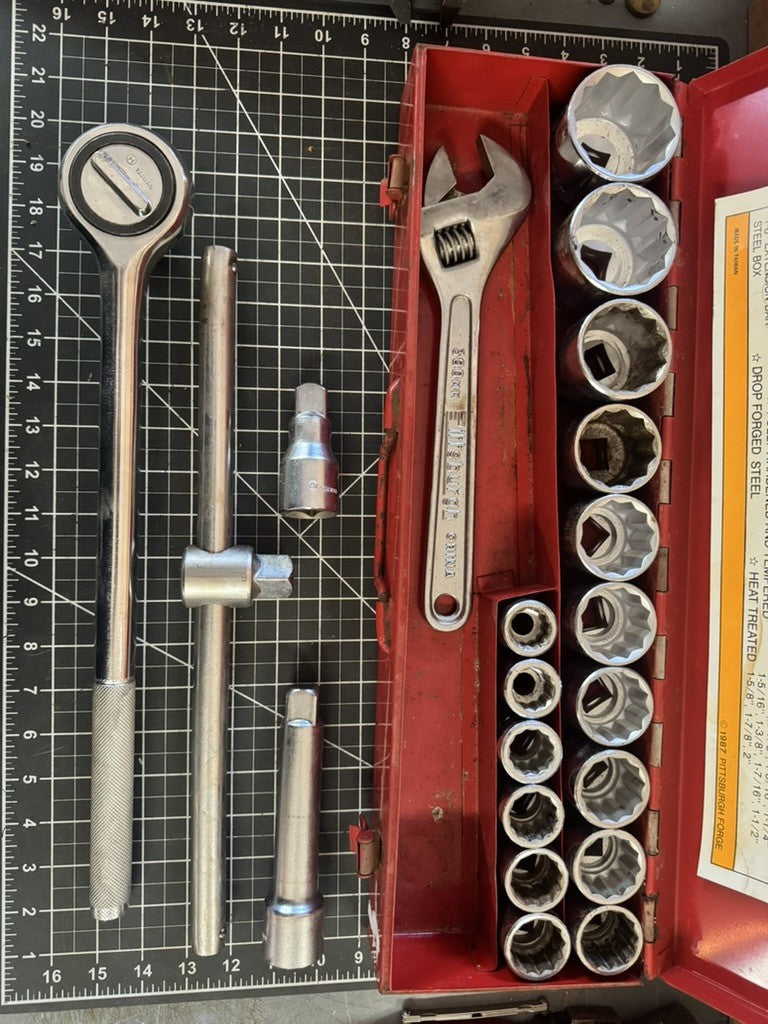 Vintage 1987 Pittsburgh Forge 21-Pc 3/4” Drive Socket Set – Model 674 – Red Tin