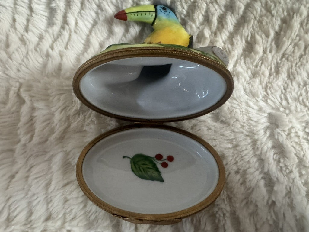 LIMOGES France Peint Main P.V. Porcelain Toucan Bird Trinket Box – Retired