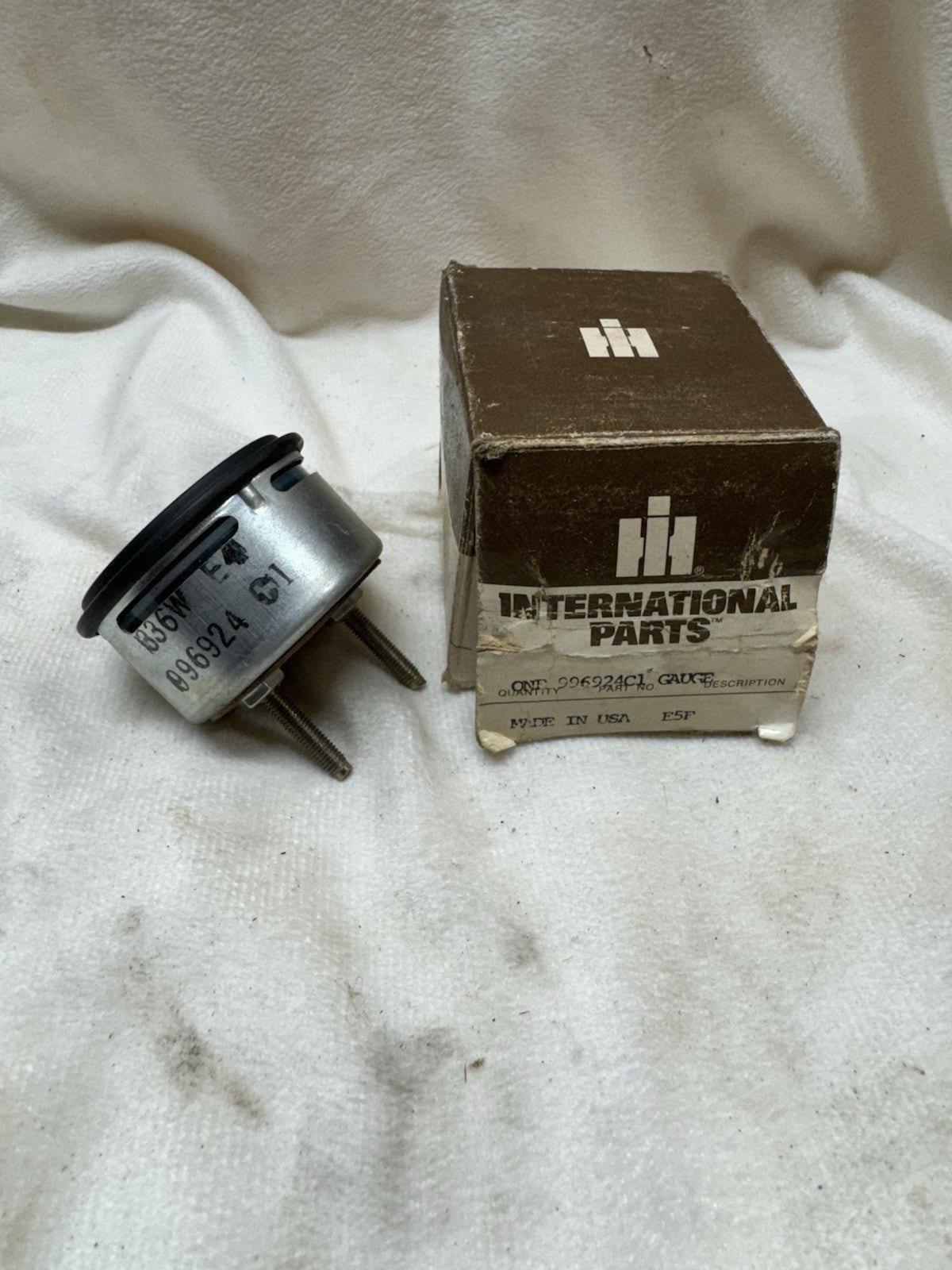 International Parts 996924C1 Oil Pressure Gauge