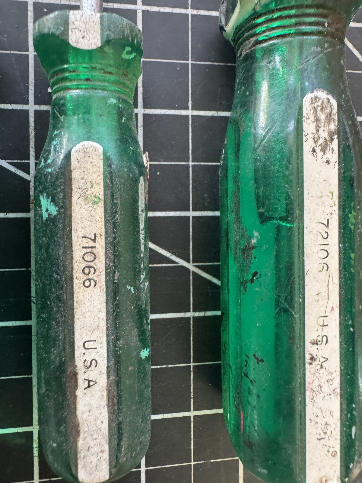 Lot of 4 Vintage S-K Tools Screwdrivers – Flat/Slotted – USA – Green & White