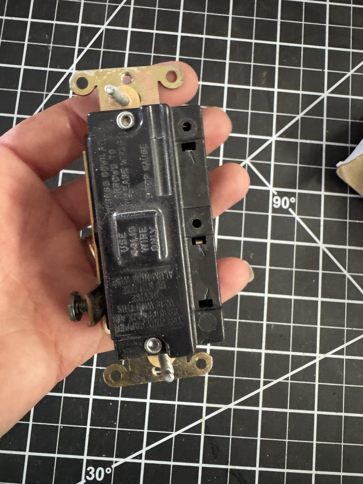 Lot of 7 GE Ivory Single Pole Block Switches B 3121-2G – NOS 15A 120/277V