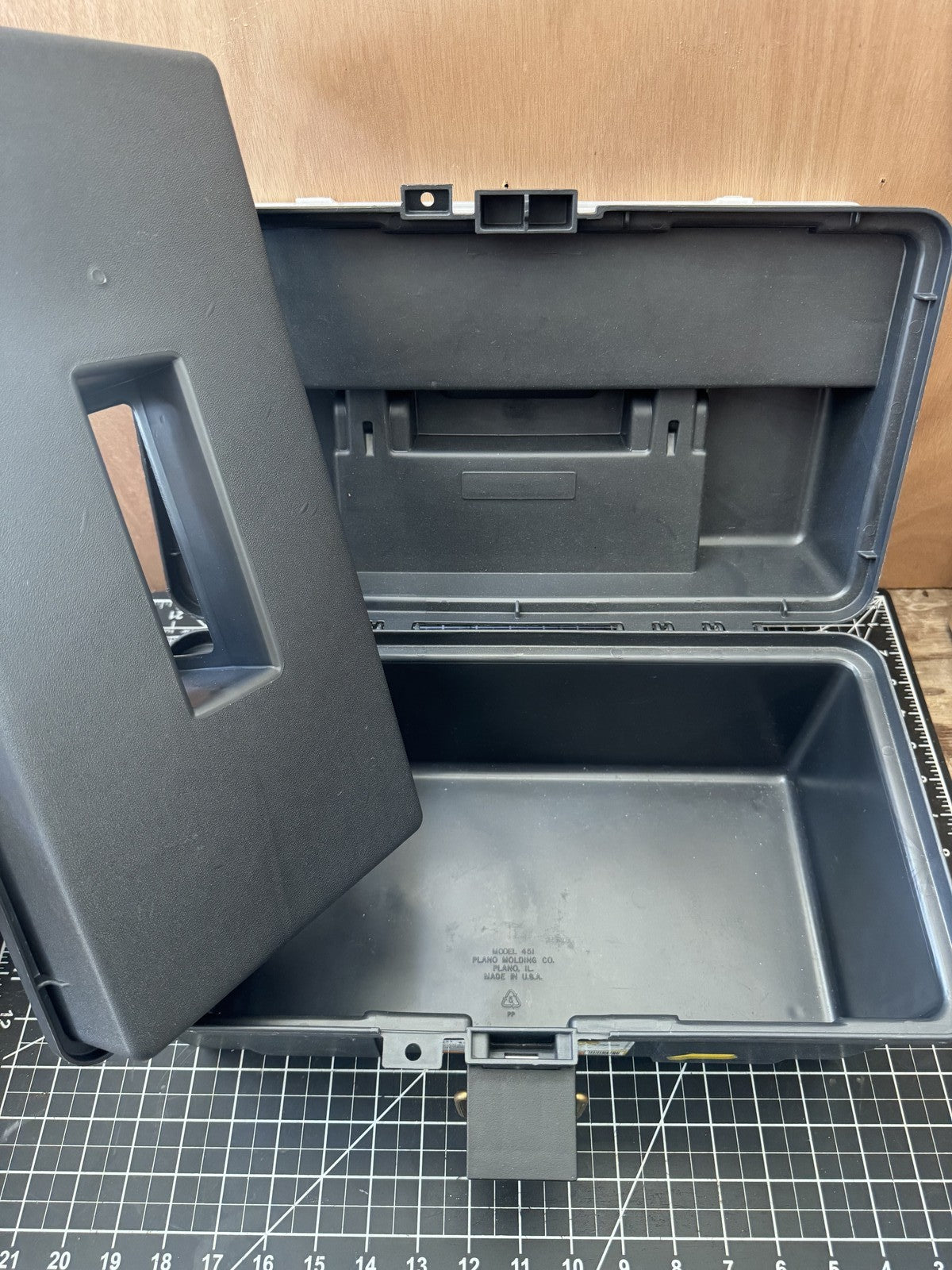 Plano 16” Grab ’N Go Utility Box – Removable Tray, Gently Used