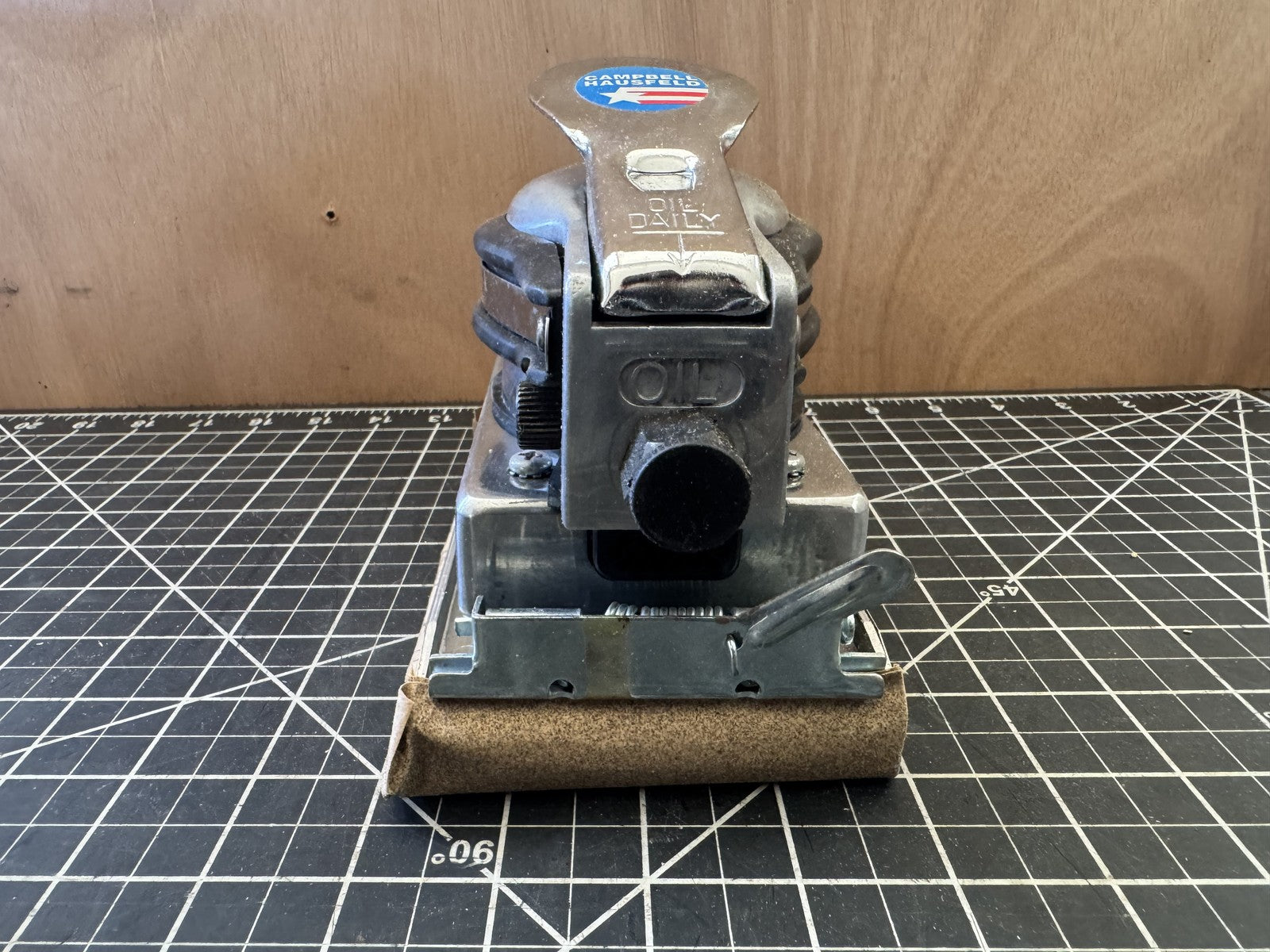 Campbell Hausfeld TL1005 Jitterbug Pneumatic Sander – In Original Box – Taiwan