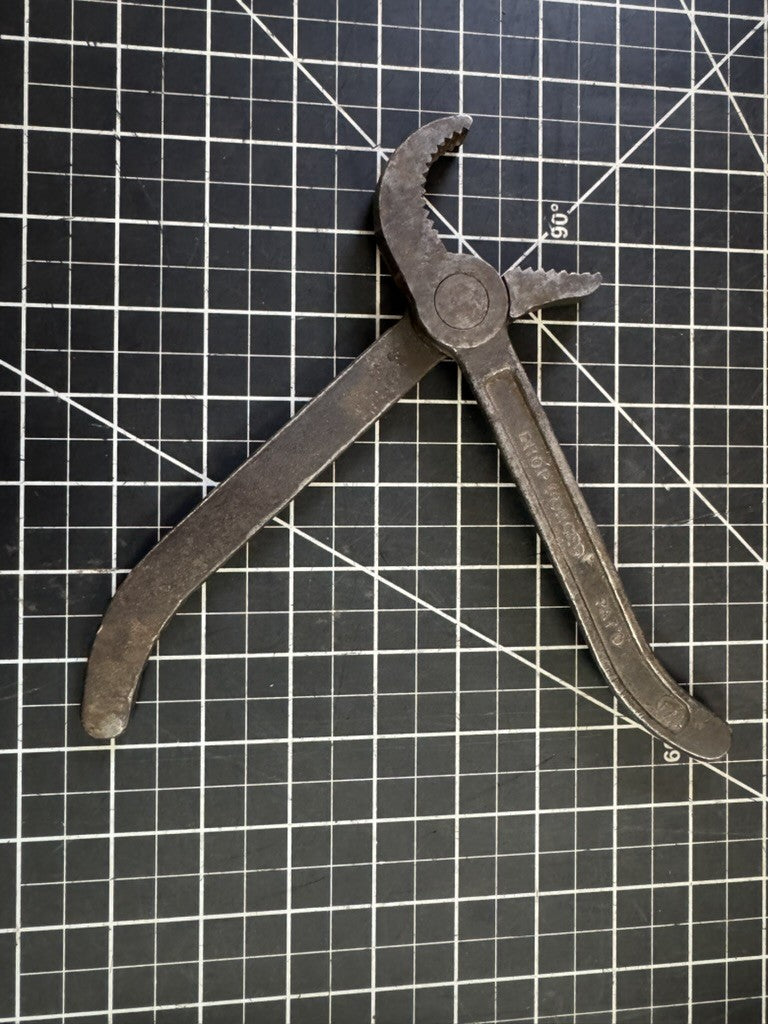 Antique Wade Wrench – White Pigeon, MI – Drop Forged Grip Pliers – 8.5” Long