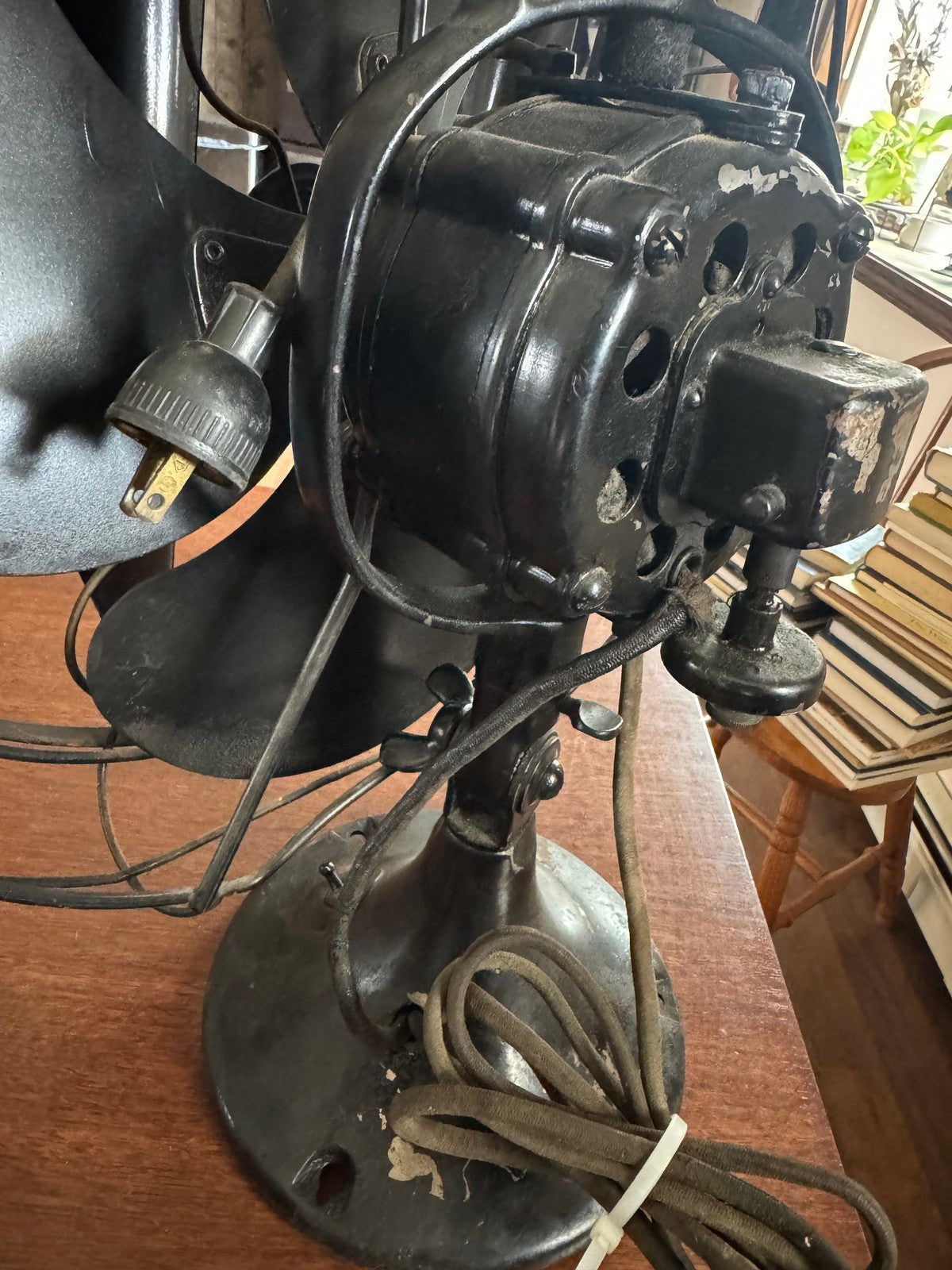 1930s Victor Ocillating Fan Breeeze Spreader Cast Iron Base 19" WORKS