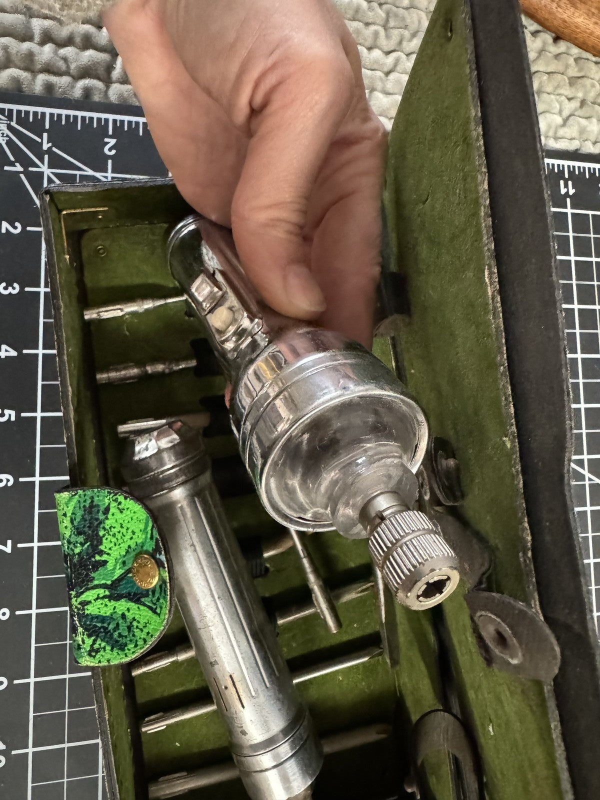 Lot of 2 Vintage Ash Flash Screwdrivers, Case, and Bits – 1960s Hong Kong