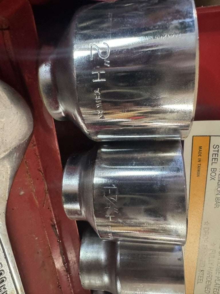 Vintage 1987 Pittsburgh Forge 21-Pc 3/4” Drive Socket Set – Model 674 – Red Tin