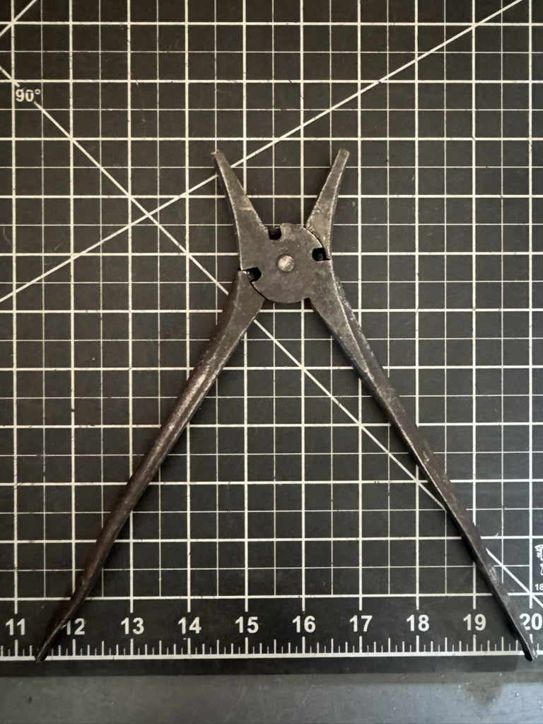 Vintage 10” Button Nose Lineman Pliers / Wire Cutters – “Button Pliers” – USA