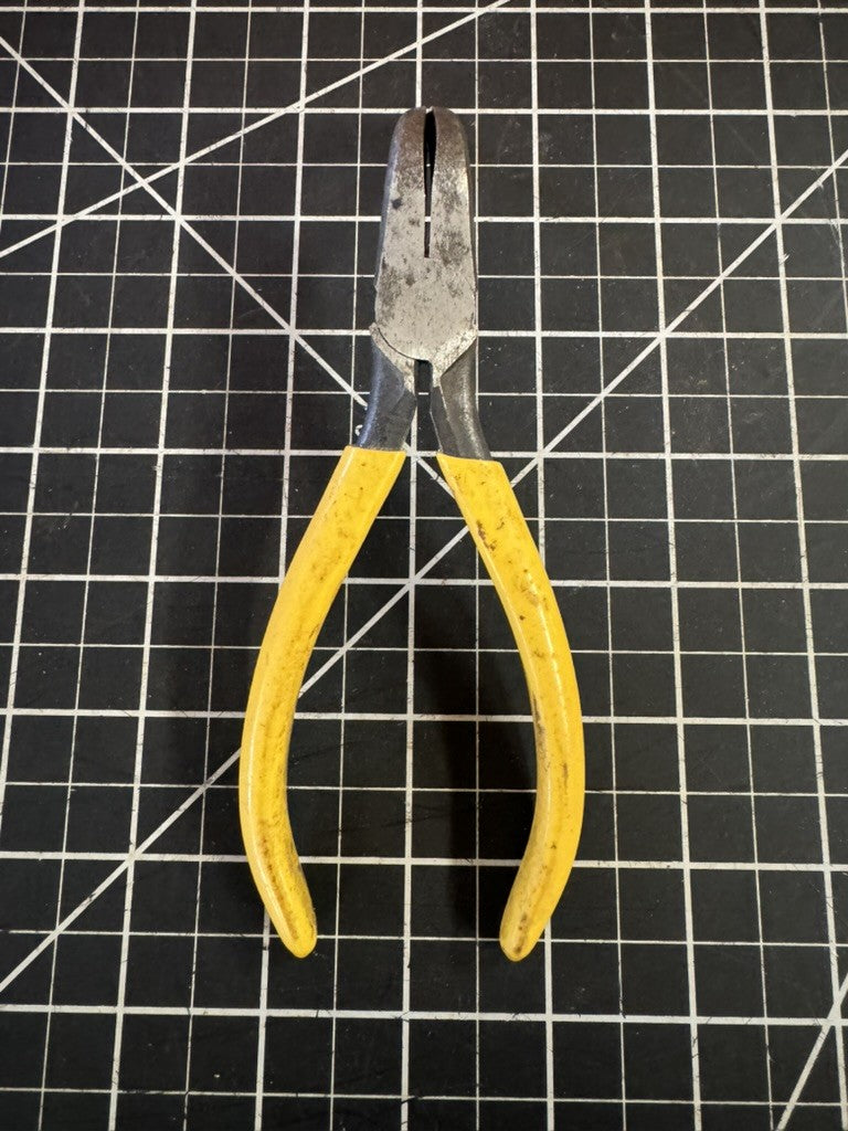 Klein Tools D302-6 Curved Needle Nose Pliers – 6-1/2” – USA