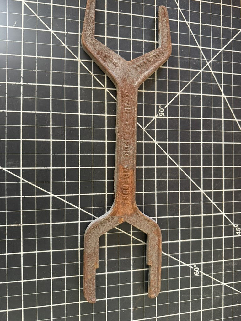 Chicago Specialty Mfg. Co. No. 3001 – Malleable Iron 3-in-1 Spud Wrench – USA