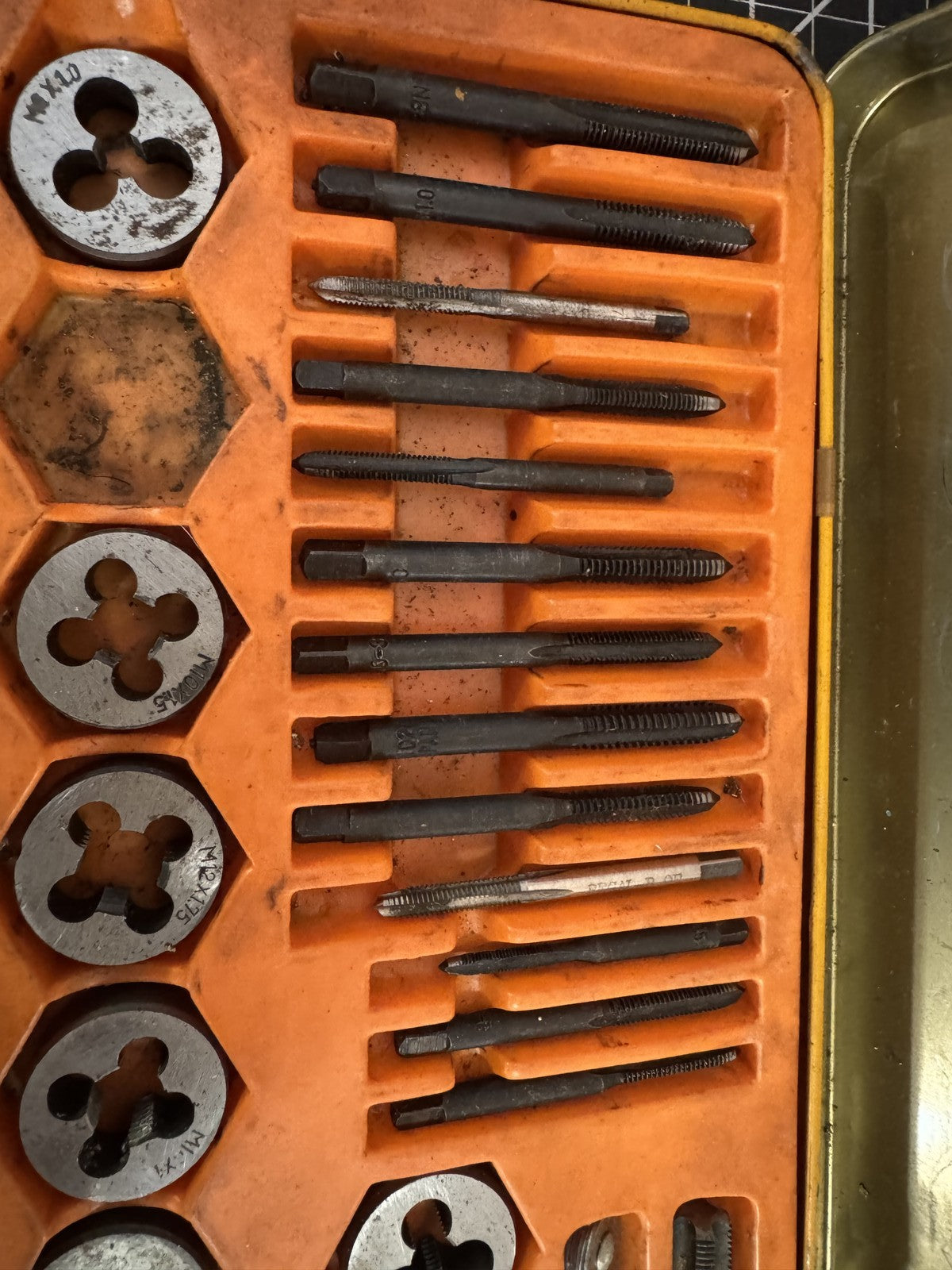 Vintage Buffalo 60pc Tap & Die Set – Model 19-060, SAE & Metric, NOT COMPLETE