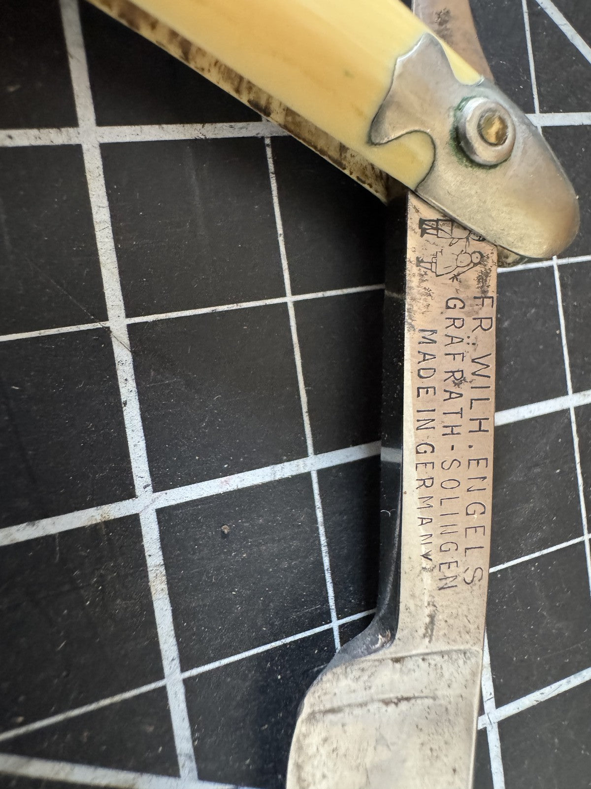 Lot of Vintage Straight Razors – Uplex, Engels No. 45, Wade & Butcher Box