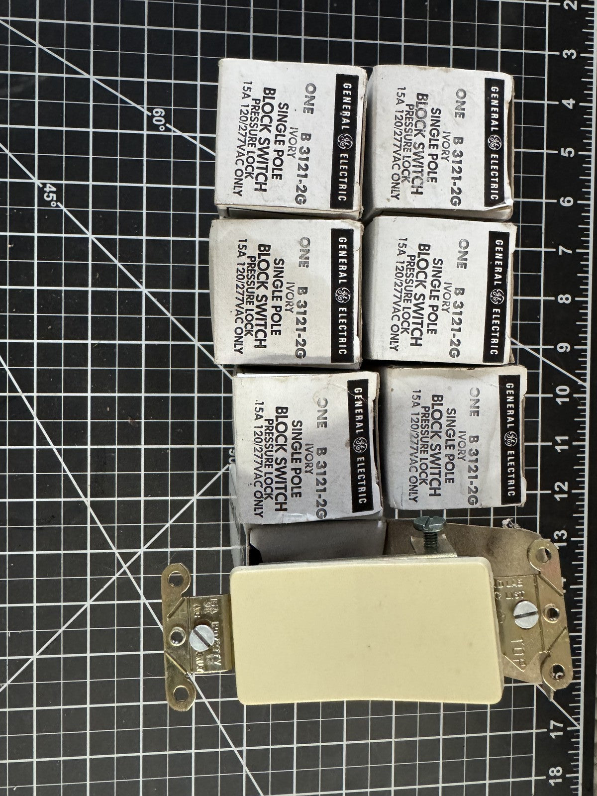 Lot of 7 GE Ivory Single Pole Block Switches B 3121-2G – NOS 15A 120/277V