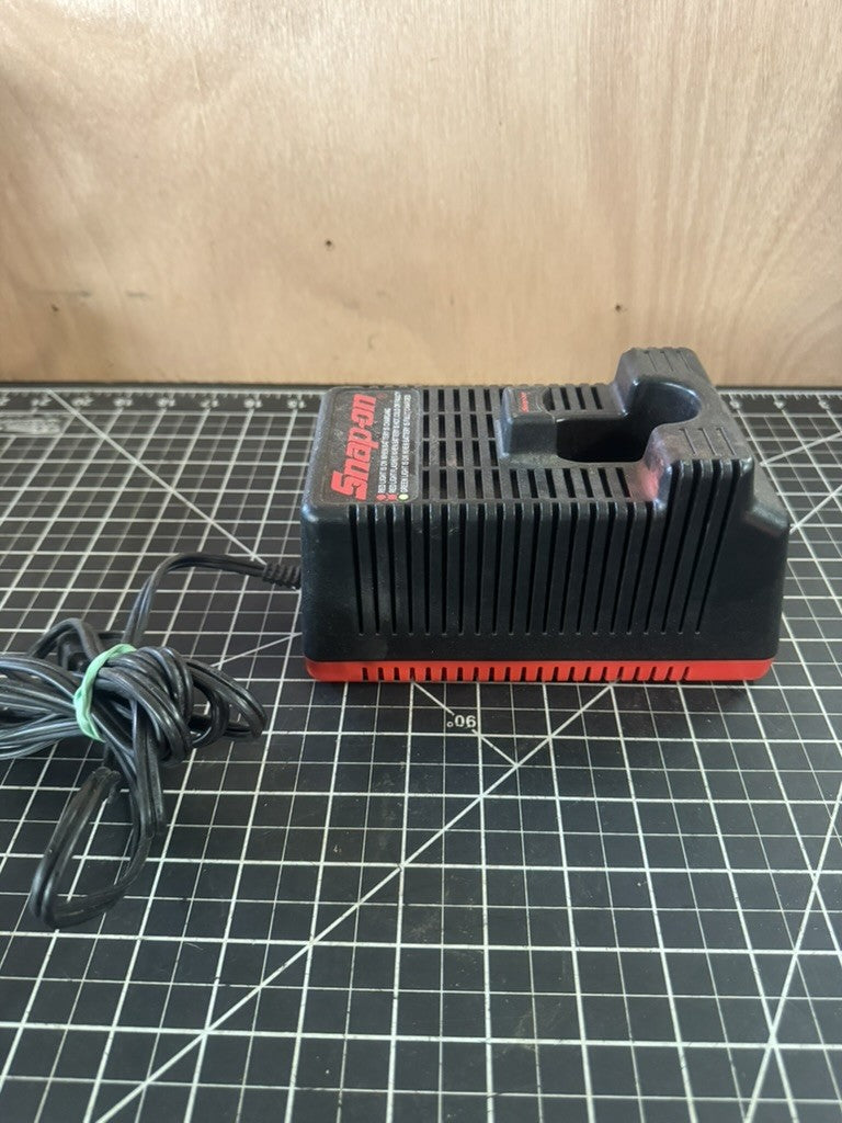 Snap-on Versavolt CTC318 Plug-In Battery Charger – 9.6–18V – Black/Red