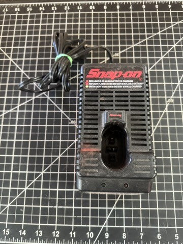 Snap-on Versavolt CTC318 Plug-In Battery Charger – 9.6–18V – Black/Red