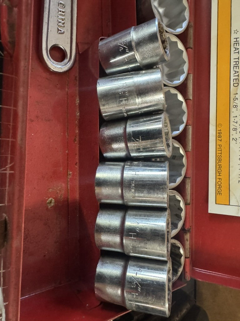 Vintage 1987 Pittsburgh Forge 21-Pc 3/4” Drive Socket Set – Model 674 – Red Tin