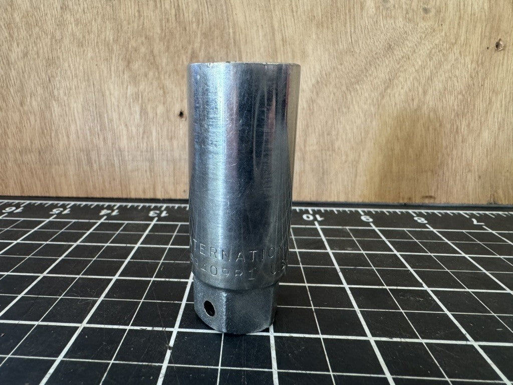 Vintage International Harvester 13/16” 6pt Deep Socket – Part 999409R1 – USA