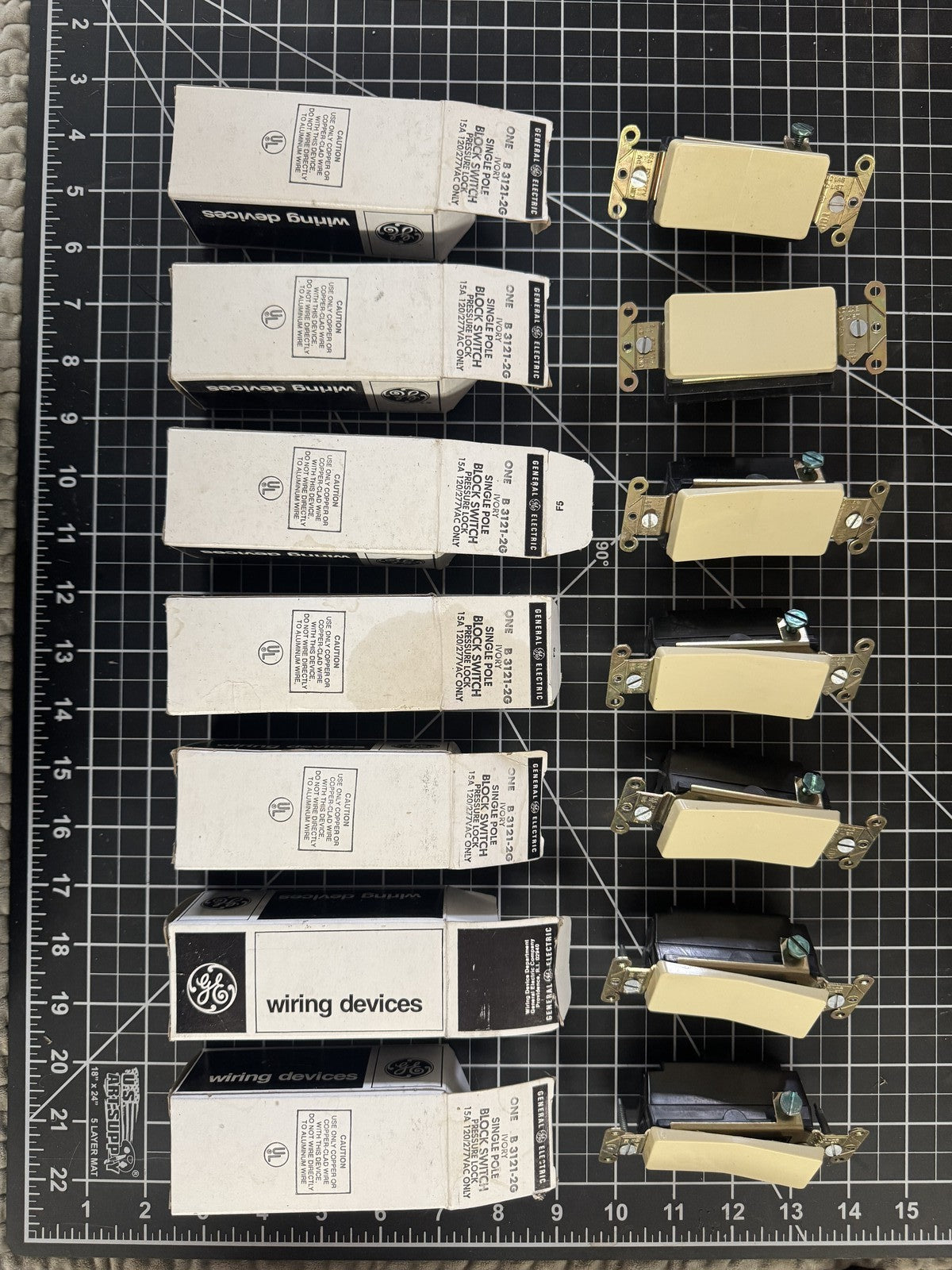 Lot of 7 GE Ivory Single Pole Block Switches B 3121-2G – NOS 15A 120/277V