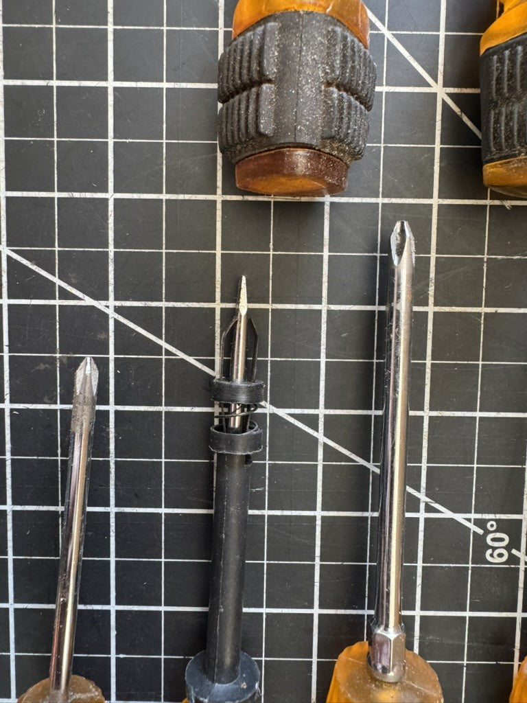 11 Piece Cushion Grip Screwdriver Set – Flathead & Phillips – Likely Pittsburgh