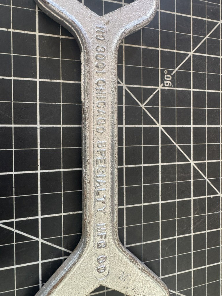 Chicago Specialty Mfg. Co. No. 3001 – Malleable Iron 3-in-1 Spud Wrench – USA