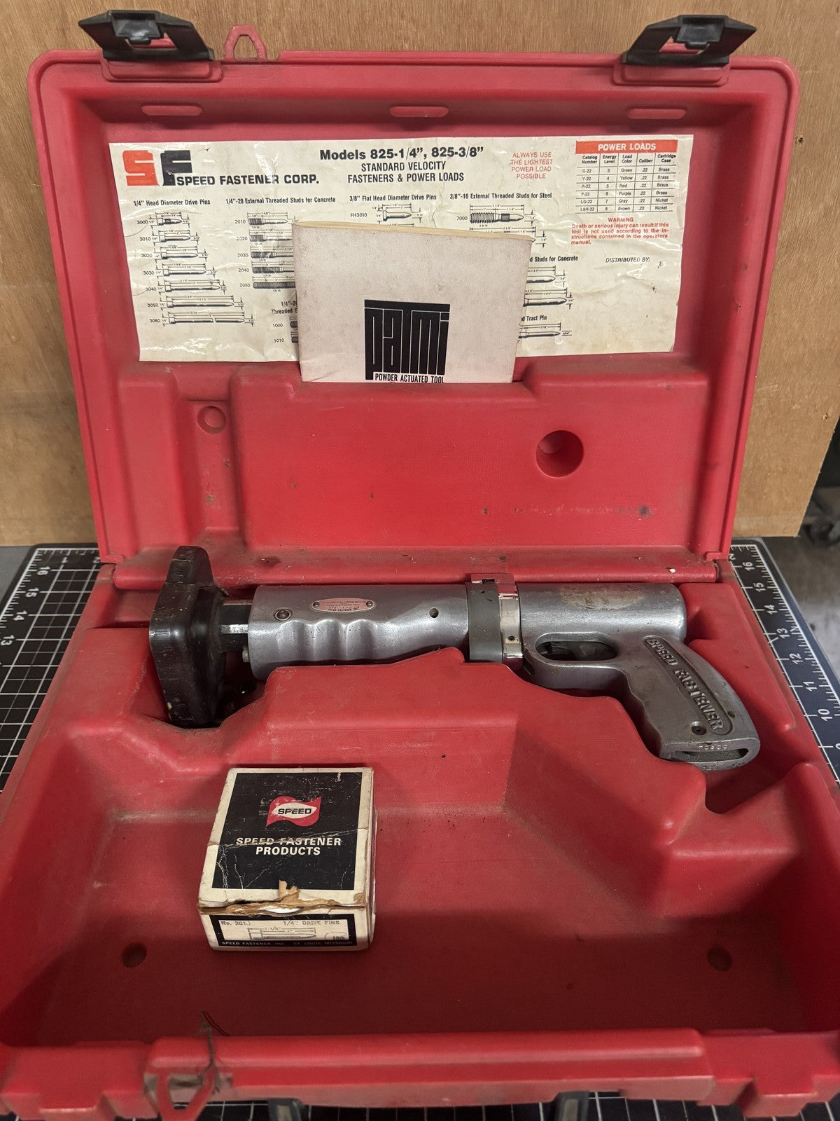 Speed Fastener Model 825 Powder Actuated Stud Driver w/ Manual & Case