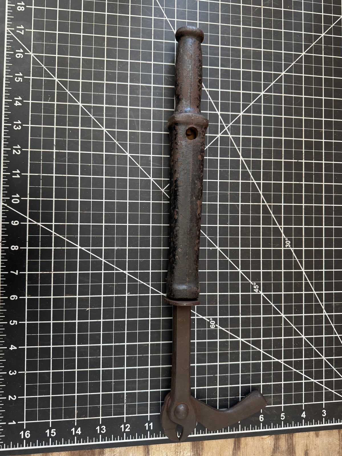 Bridgeport No. 64 Rex Nail Puller – Vintage Cast Iron Nail Pulling Tool