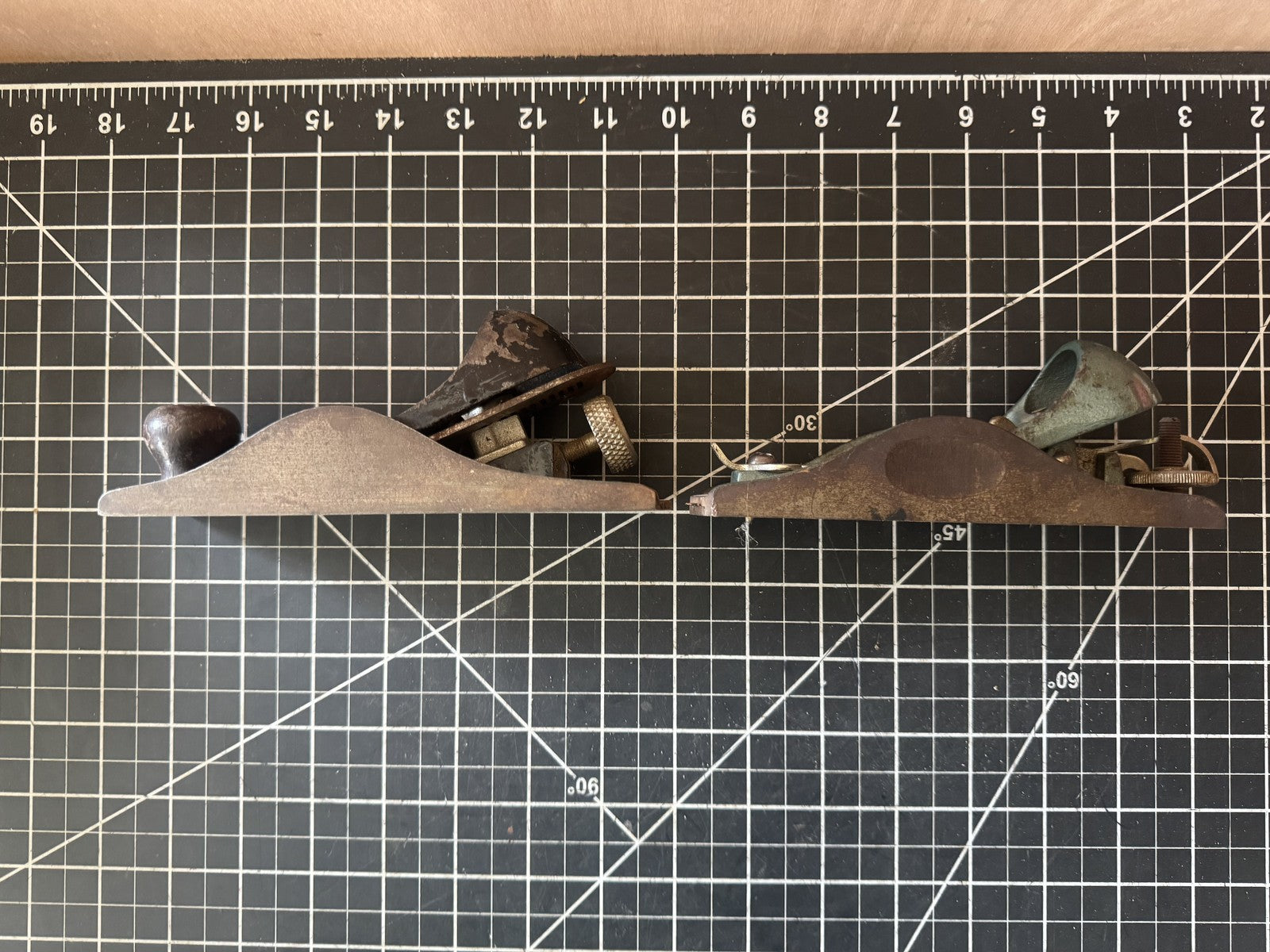 2 Vintage Block Planes – Stanley No. 220 Adjustable Planes (USA) + Unmarked