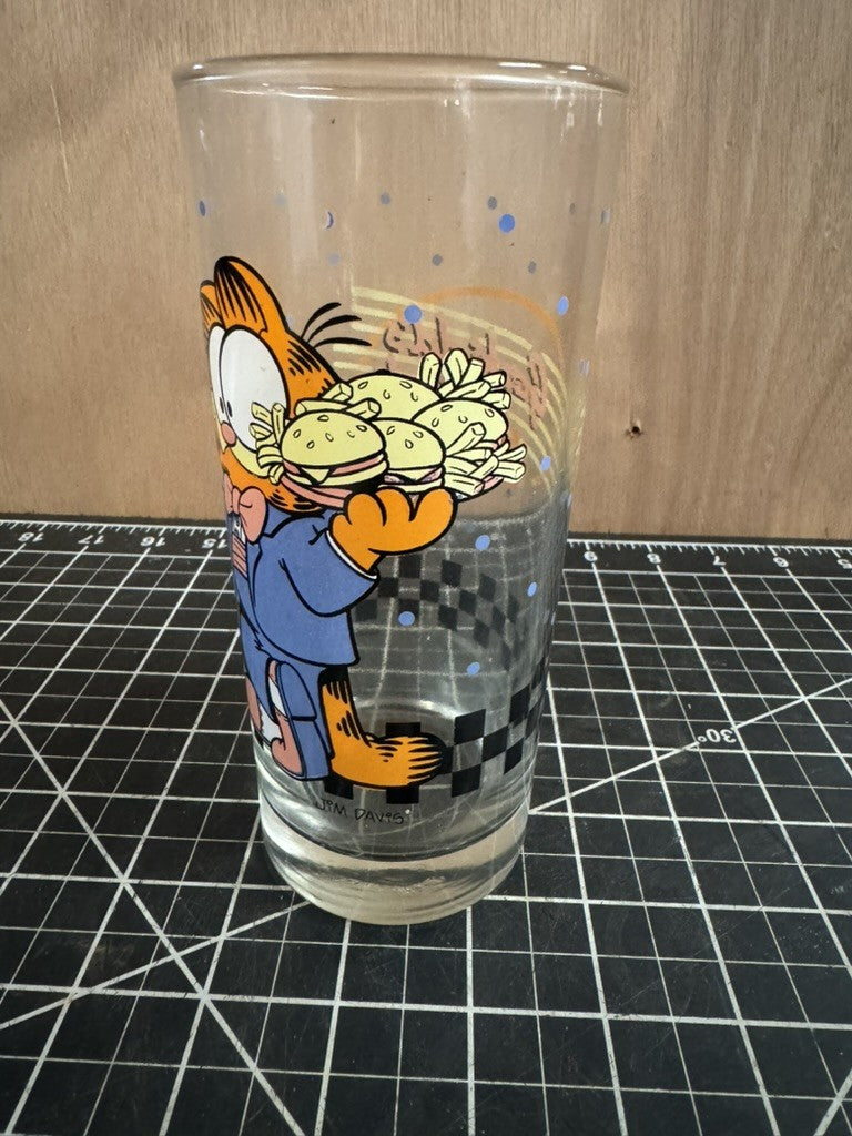 Vintage 1978 Garfield’s Café “Burgers & Fries” Tall Drinking Glass – No Damage