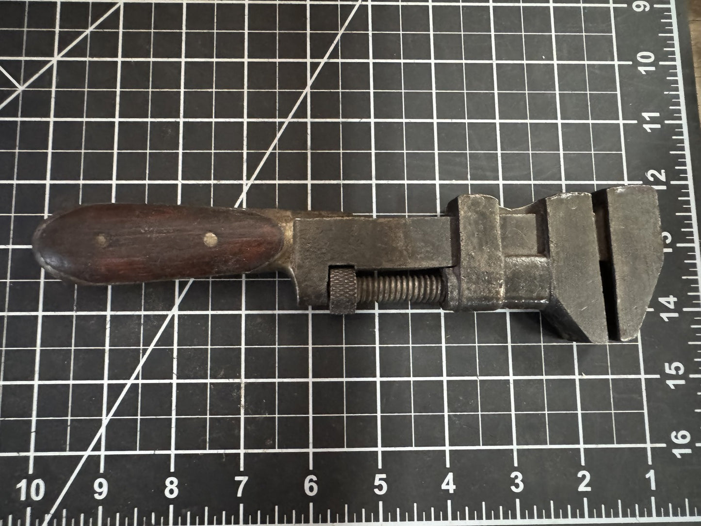 Antique H.D. Smith & Co. “Perfect Handle” Pipe Wrench – Patent 1900, Wood Handle