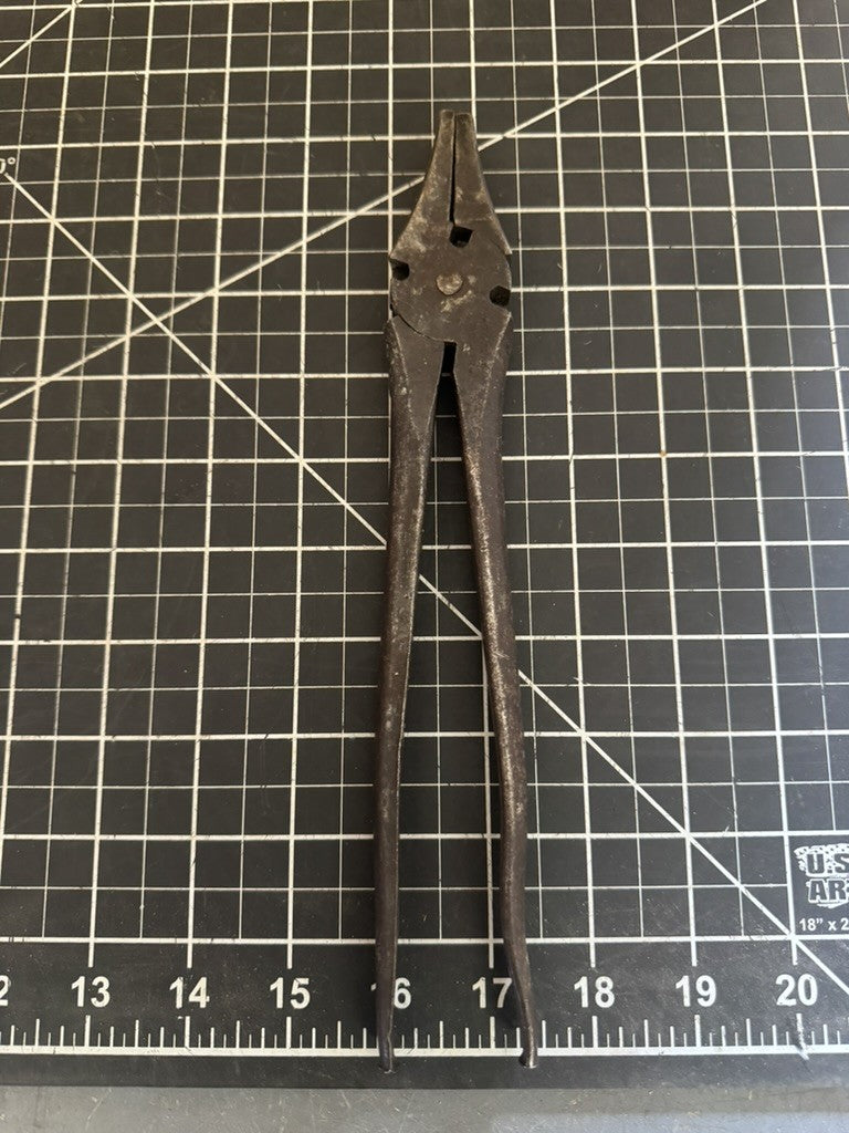 Vintage 10” Button Nose Lineman Pliers / Wire Cutters – “Button Pliers” – USA