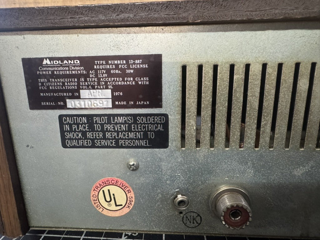 Midland 13887 CB Base Station – Powers On – Missing One Knob – Japan (1976)