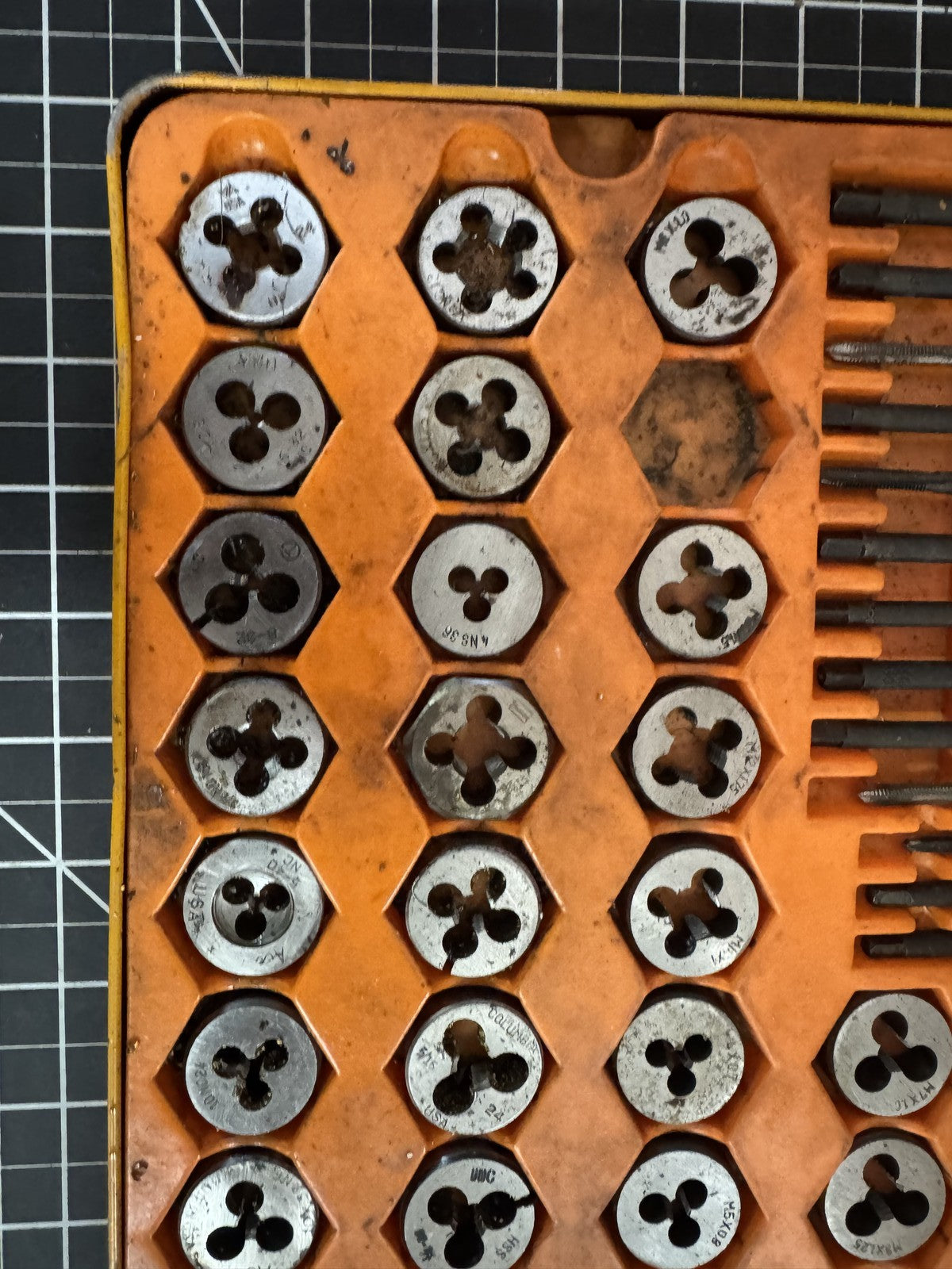 Vintage Buffalo 60pc Tap & Die Set – Model 19-060, SAE & Metric, NOT COMPLETE