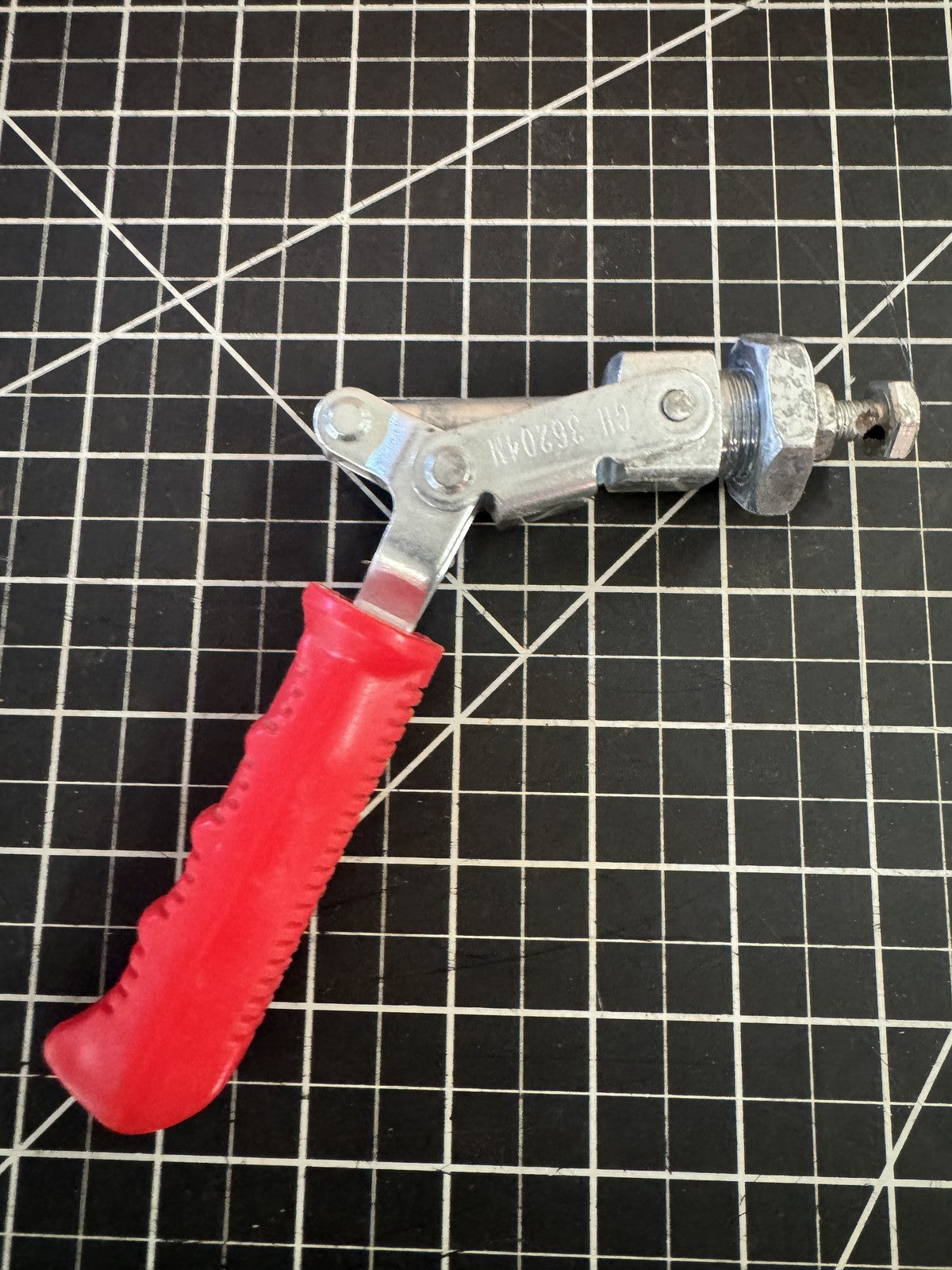 Straight Line Clamp GH-36204M – Through-Hole Base Mounting, Vertical Handle