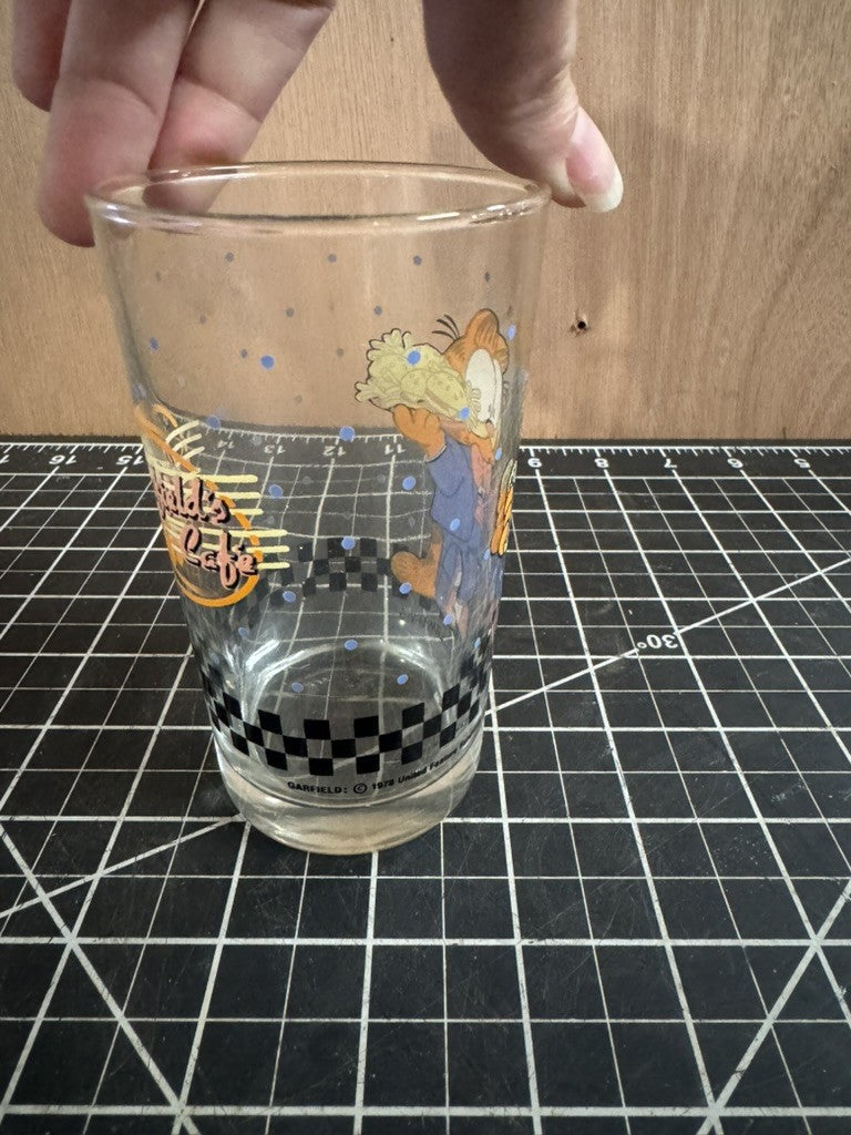 Vintage 1978 Garfield’s Cafe Burgers & Fries Drinking Glass – No Chips or Cracks