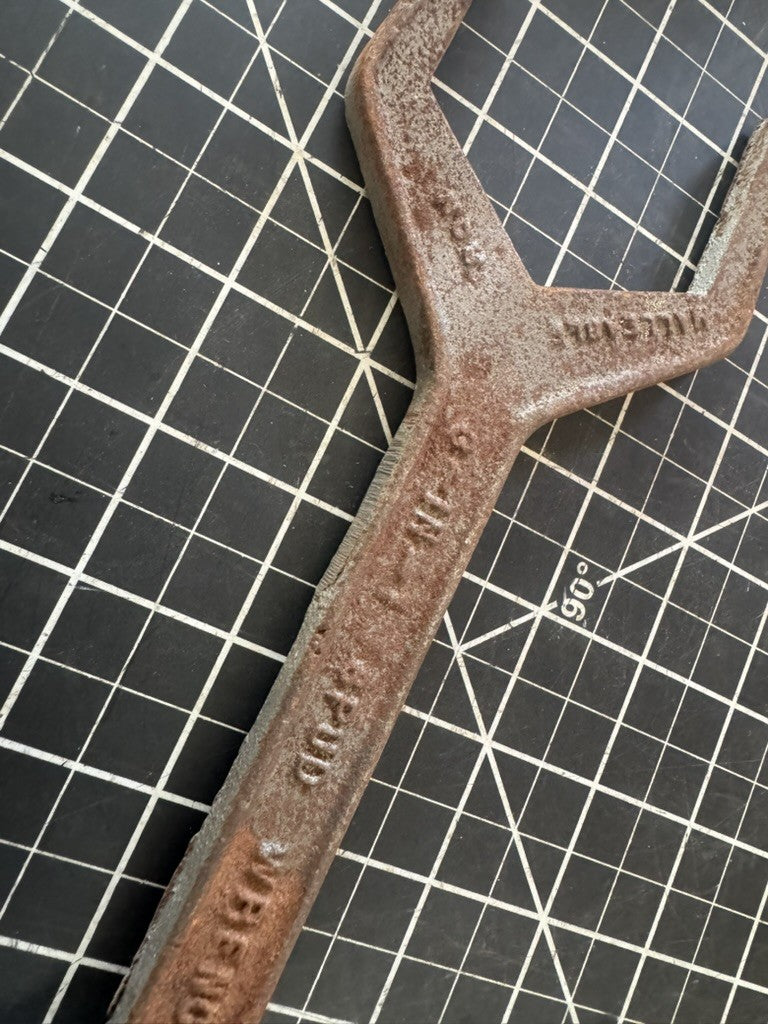 Chicago Specialty Mfg. Co. No. 3001 – Malleable Iron 3-in-1 Spud Wrench – USA