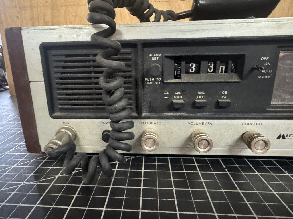 Midland 13887 CB Base Station – Powers On – Missing One Knob – Japan (1976)