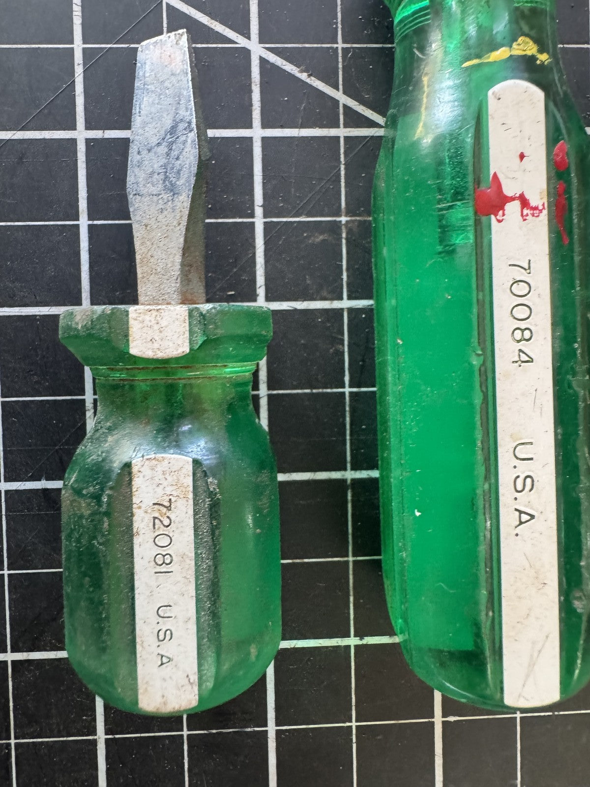 Lot of 4 Vintage S-K Tools Screwdrivers – Flat/Slotted – USA – Green & White