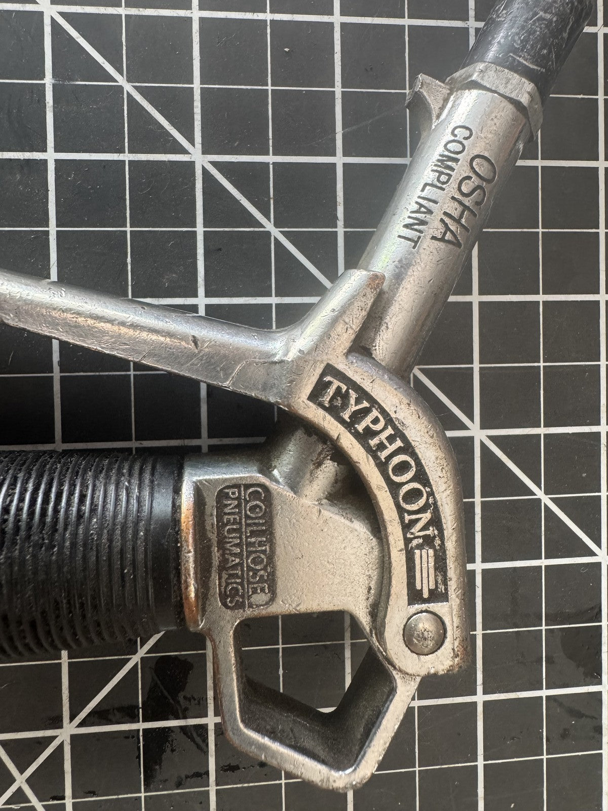 Acme / Coilhose Typhoon TYP-2500CS Blow Gun – OSHA Compliant | Used