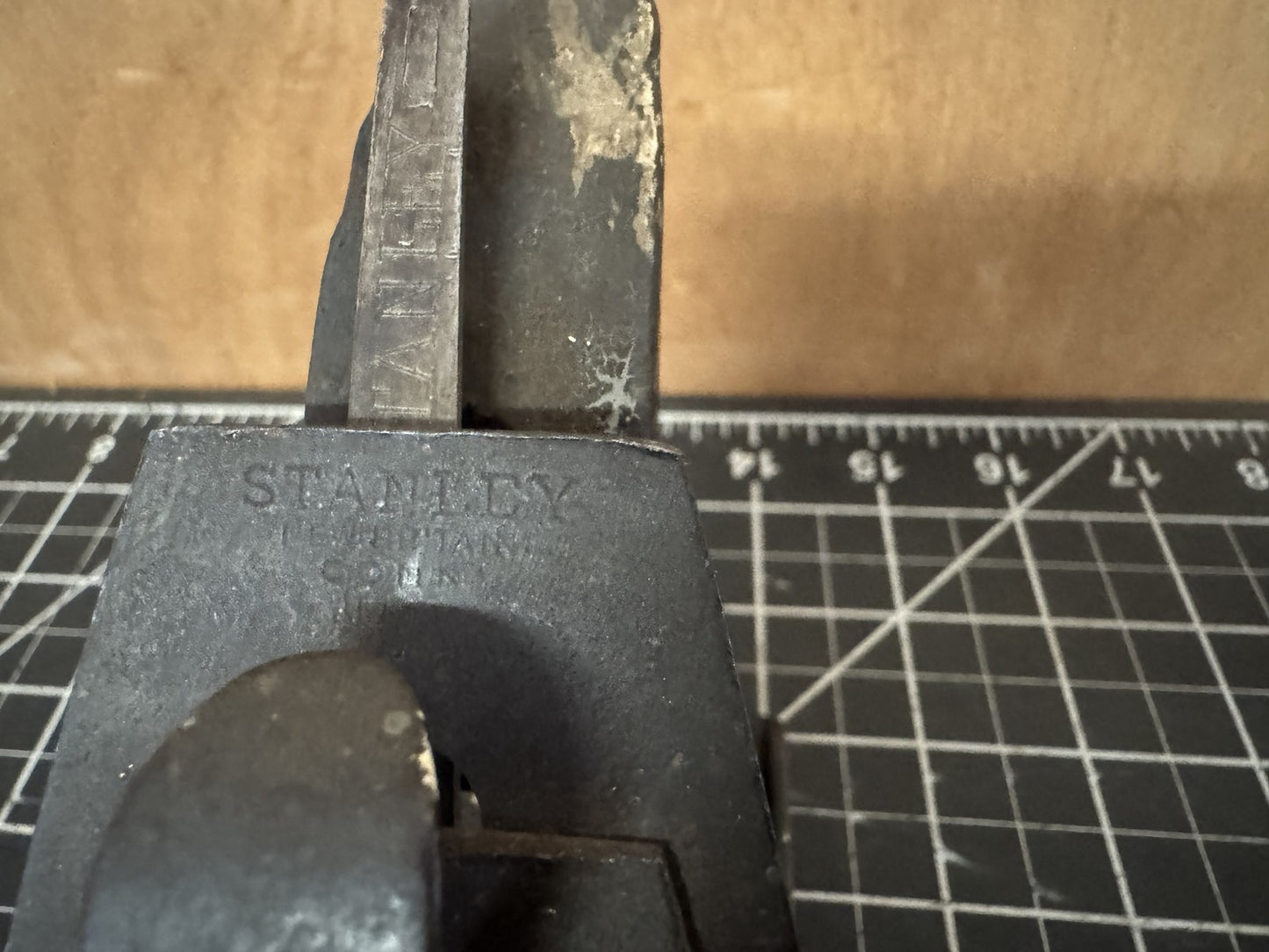 Antique Stanley Bailey No. 4 Wood Plane – USA – Pat. Aug. 19, 1908